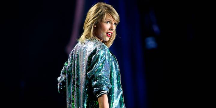 De botas country a brillos y texturas: cómo fueron los cambios de looks de Taylor Swift durante su carrera