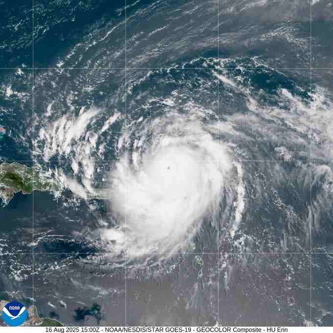 Huracán Erin se intensifica a categoría 5