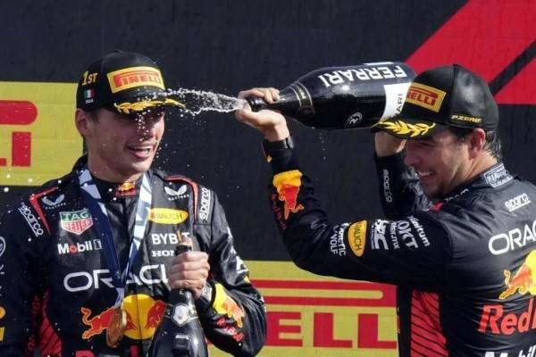 Alegra a Verstappen regreso de Checo Pérez a la F1