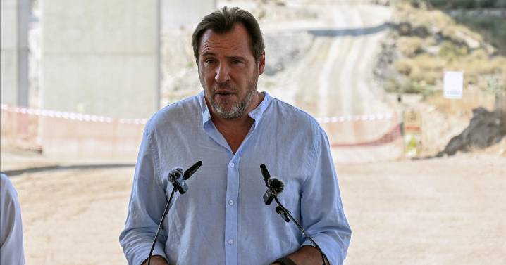 El ministro Puente no dedica ni un tuit a Lambán pero no pierde la ocasión de insultar a Mañueco
