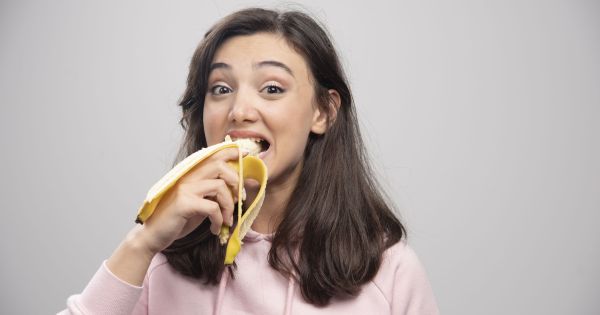 Por qué debes comer una banana después de cada cena: la ciencia explica qué beneficios tiene