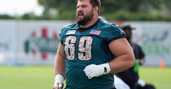 Eagles LG Landon Dickerson to undergo minor surgery on meniscus injury, source says