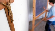 Un cura católico convenció a un monaguillo de que Dios aprobaba su relación antes de abusar de él, según una denuncia en EE UU