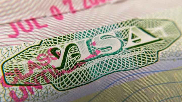 EE.UU. anuncia que está haciendo un "control continuo" a más de 55 millones de extranjeros con visas