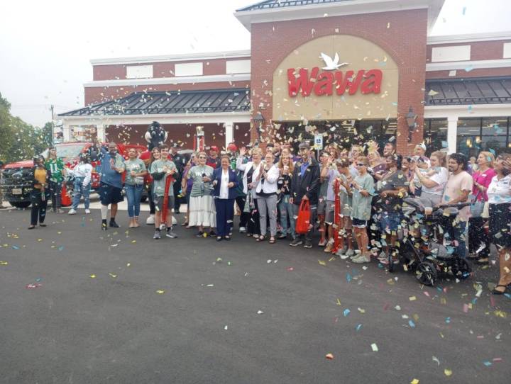Business Notes: Wawa celebrates grand opening of Monticello Avenue store