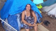 Vive en una tienda de campaña junto a su hijo discapacitado por no poder pagar un alquiler en Tenerife: "No lo soporto más"