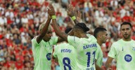 El Barça termina el trabajo en medio del caos arbitral
