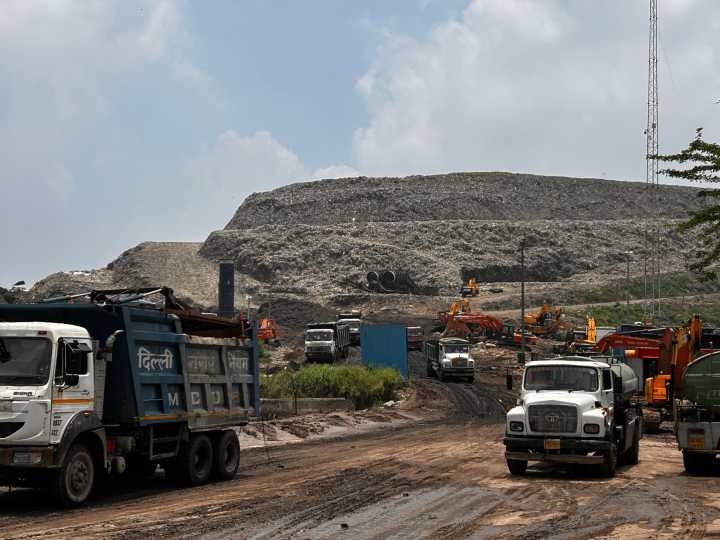 How New Delhi’s garbage mountains become heat bombs for waste pickers
