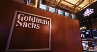 Trump insta a Goldman Sachs a reemplazar a su economista por los análisis sobre aranceles