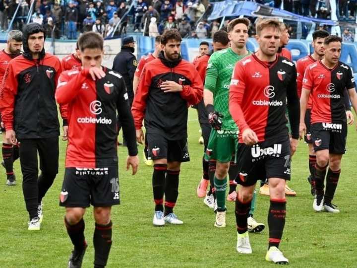 Fueron gigantes en la A y hoy sufren en la B:  las duras realidades de Colón, Quilmes, Ferro y Arsenal, en llamas y al borde de otro descenso