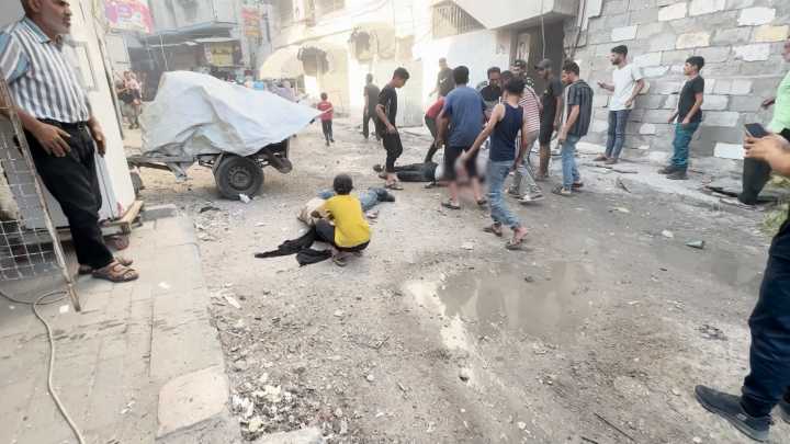 Deadly Israeli attack hits crowded Gaza market