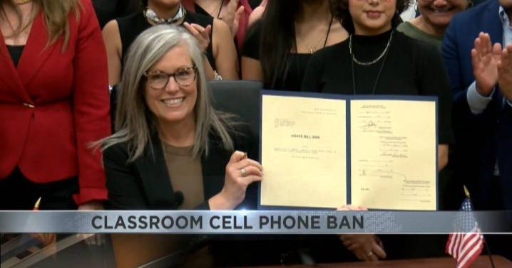 Gov. Hobbs signs classroom cell phone ban at Tucson's Pueblo High