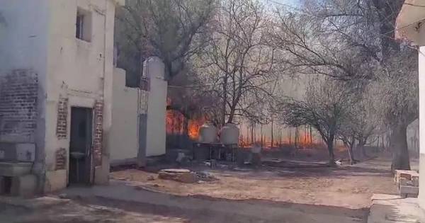 Alarma en una escuela por un incendio que acechaba el lugar