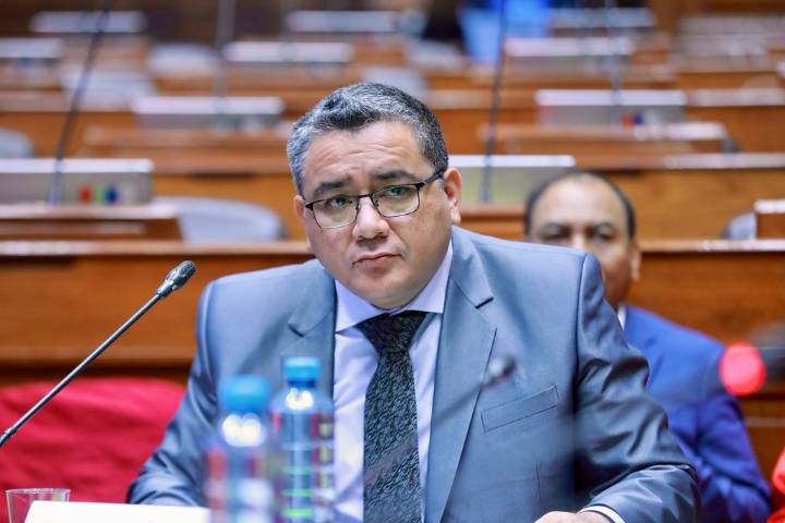 Juan José Santiváñez pide al PJ frenar investigación preliminar por negociación incompatible