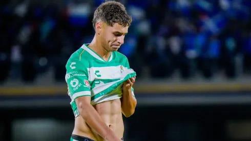 Va Tigres ante un Santos teñido de rojo