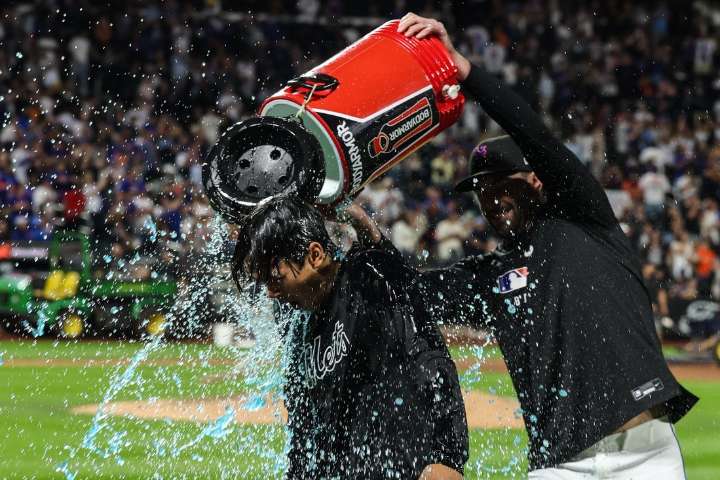 Deadspin | MLB roundup: Jonah Tong wins debut as Mets make history
