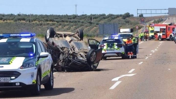 Muere un joven de 24 años tras salirse de la carretera el coche que conducía