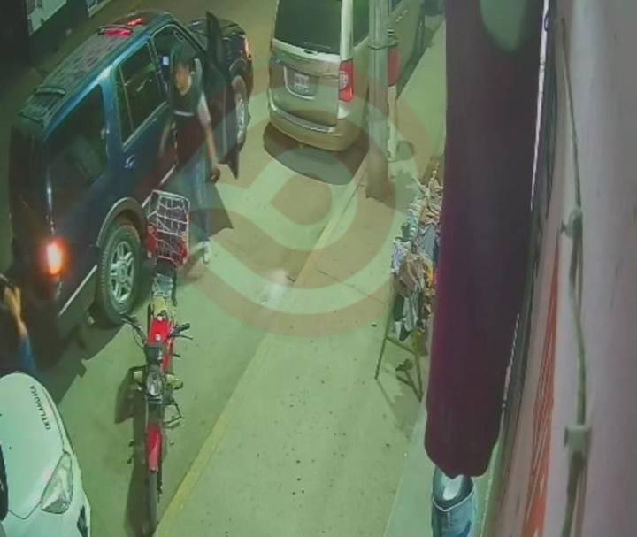 Chocó con automóvil estacionado y se dio a la fuga