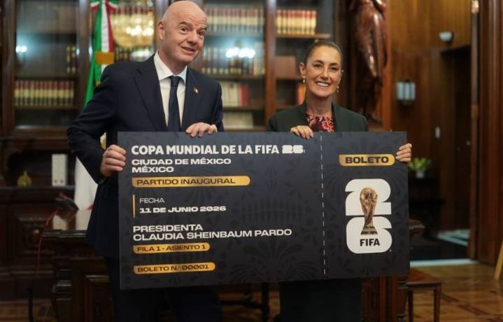 Infantino visita a Sheinbaum y le entrega boleto al Mundial 2026