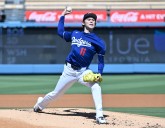 Dodgers’ Roki Sasaki faces hitters in simulated game