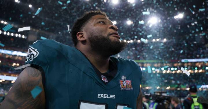 Philadelphia Eagles acquire OT Fred Johnson from Jaguars, source says
