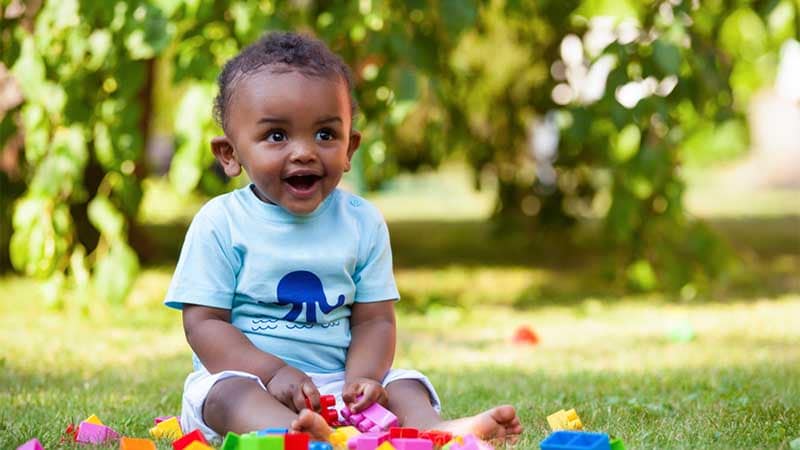 Las y los niños más pequeños muestran menos éxito con la terapia antirretroviral