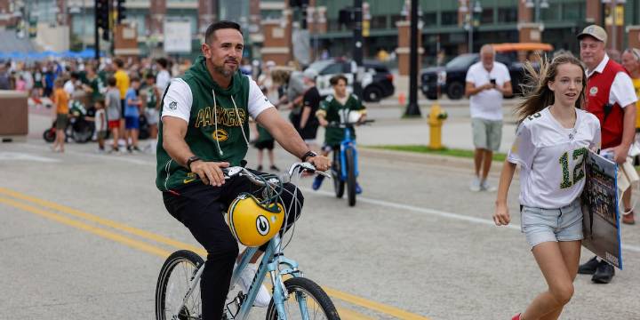 Packers to welcome Seattle Seahawks for joint practice and biking tradition