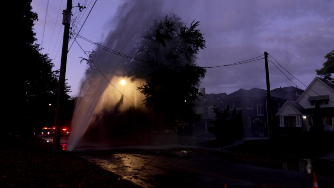 Louisville Water Company tackles small main break in Shawnee neighborhood