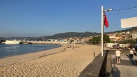 Bueu iza la bandera roja y cierra al baño la playa de A Banda do Río