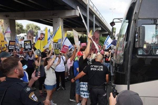 Manifestantes israelíes exigen el fin de la guerra y la liberación de los rehenes retenidos en Gaza