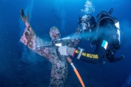 Buzos italianos Bolsaste de agua La popular estatua submarina de Cristo en Portofino