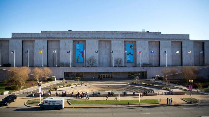 Retiro de Trump de exhibición de juicios políticos del Smithsonian: ¿Presión o error de cartel?