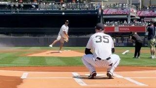 Cody Bellinger Catches First Pitch From His Dad in Wholesome Moment at Yankees Game