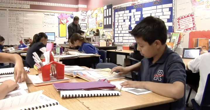 Teachers' union approves new contract days before students return to classrooms