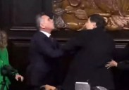 (Video) Lanza Alito manotazos y empujones contra Fernández Noroña en sesión de la Permanente