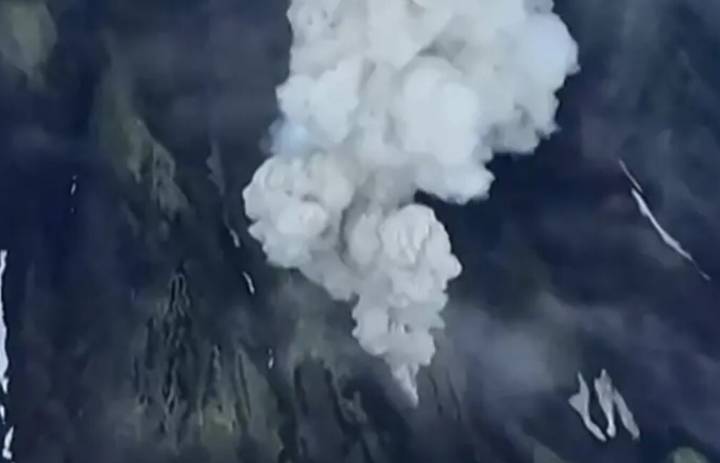 Tras sismo, entra en erupción el volcán Krasheninnikov
