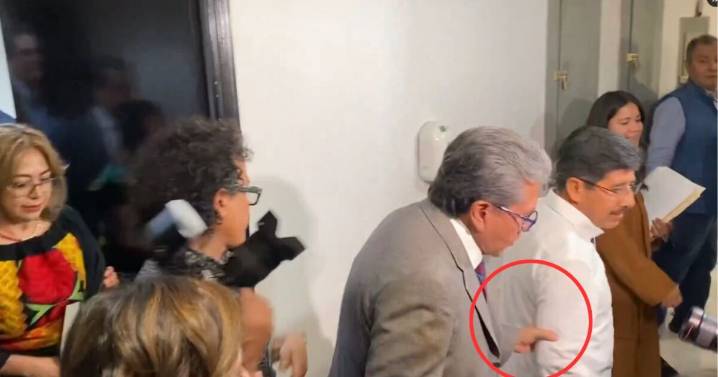 Así justificó Ricardo Monreal el jaloneo al futuro presidente de la Suprema Corte, Hugo Aguilar