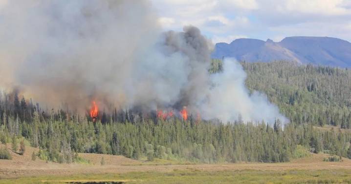 Western Wyoming fire explodes, closing Green River Lakes Road, prompting evacuations