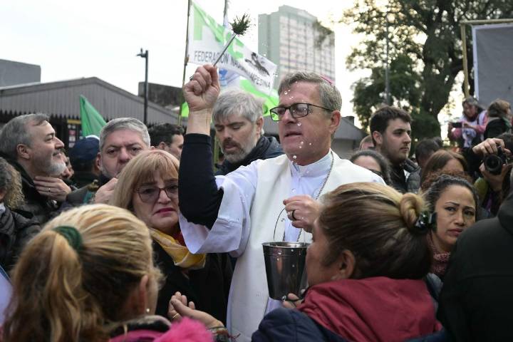 Critica arzobispo de Buenos Aires “injusticia social” del gobierno de Milei