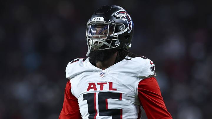 Dolphins to sign Matthew Judon