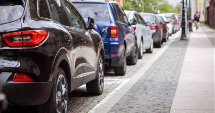 Brit drivers set to face £100 fine as new UK parking rules start today