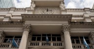 Banco Central de Argentina aumenta encajes por segunda vez en agosto previo a licitación