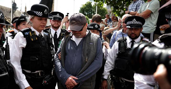Palestine Action protests LIVE: Hundreds expected to risk arrest in defiance of 'terror group' ban