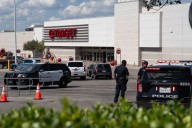 Tirador en Texas mata dos adultos, un niño y roba dos autos en estacionamiento de tienda Target