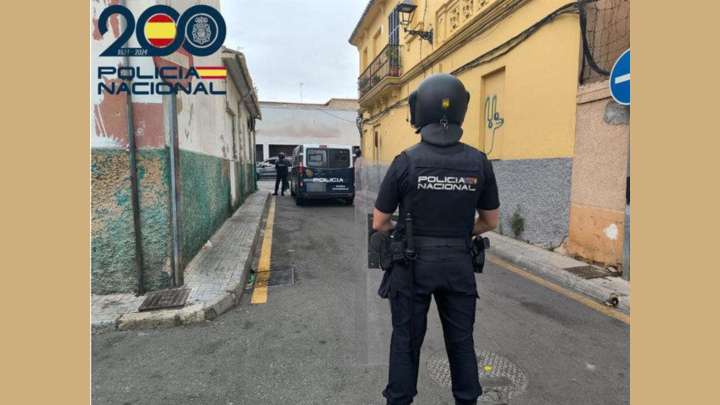 Amenaza a su casero con un cuchillo por echarla de casa
