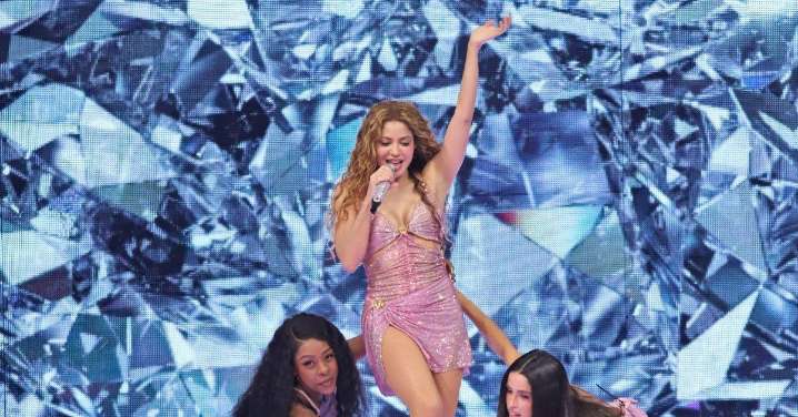 Shakira Stuns in Metallic Pink Bikini During Relaxing Escape to Los Cabos