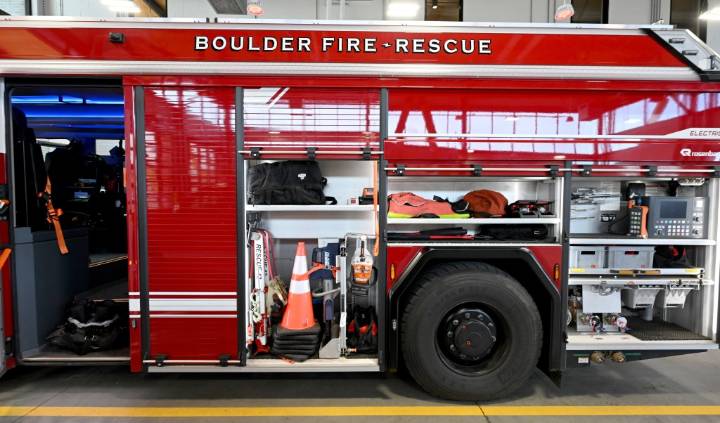 2-car crash closes westbound Arapahoe Avenue at 17th Street in Boulder