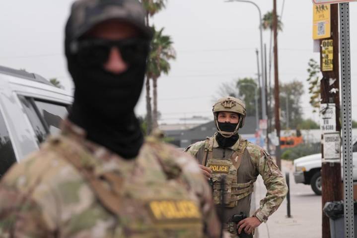 Agente federal dispara su arma durante control migratorio en el sur de California, según autoridades