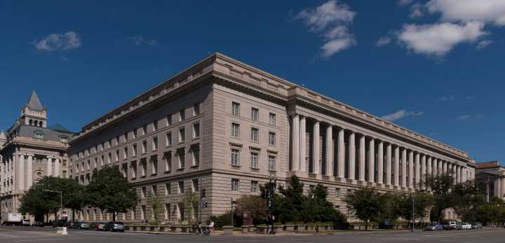 Destituyen a director del IRS tras polémica por datos de indocumentados