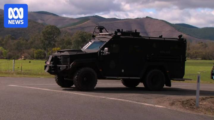 Police search for alleged gunman Dezi Freeman at Porepunkah enters a sixth day